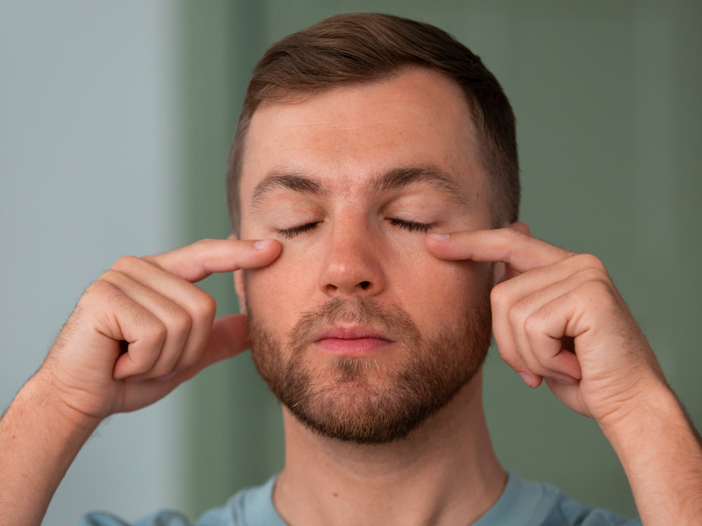 Más allá del cansancio: qué revelan ojeras y bolsas