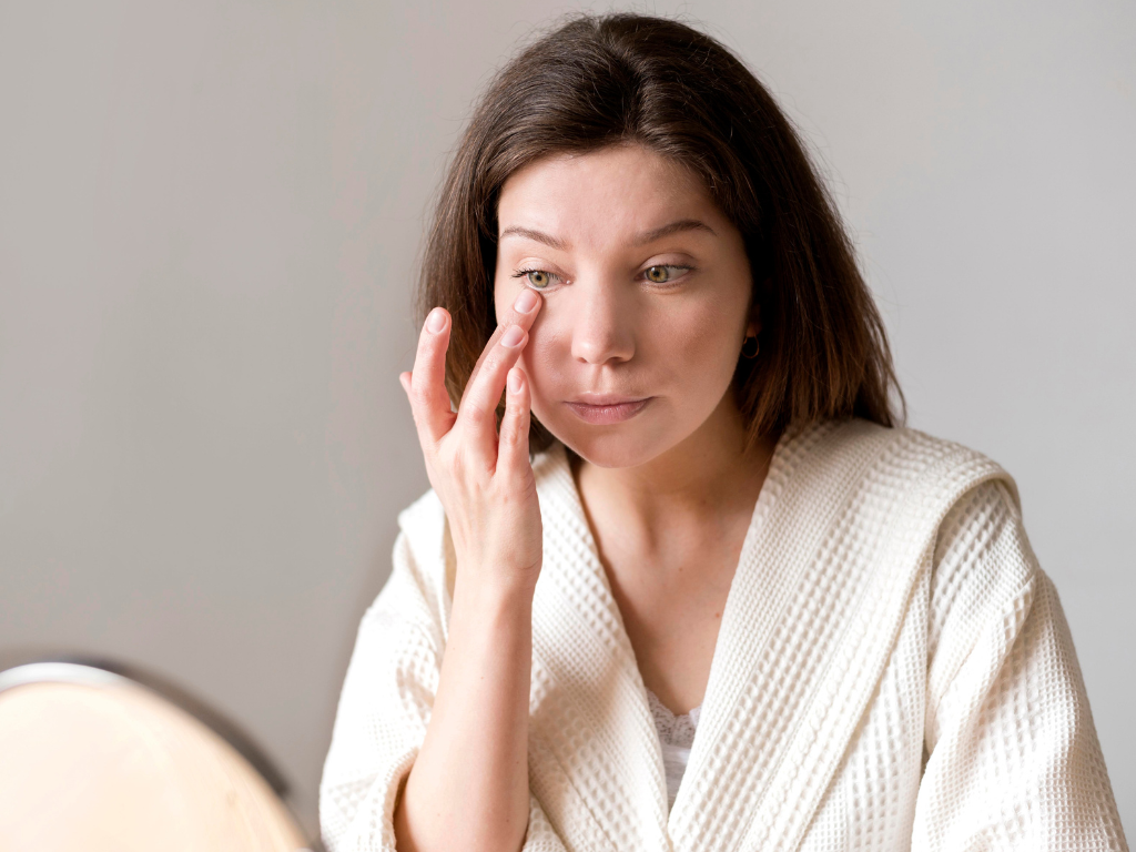 Más allá del cansancio: qué revelan ojeras y bolsas