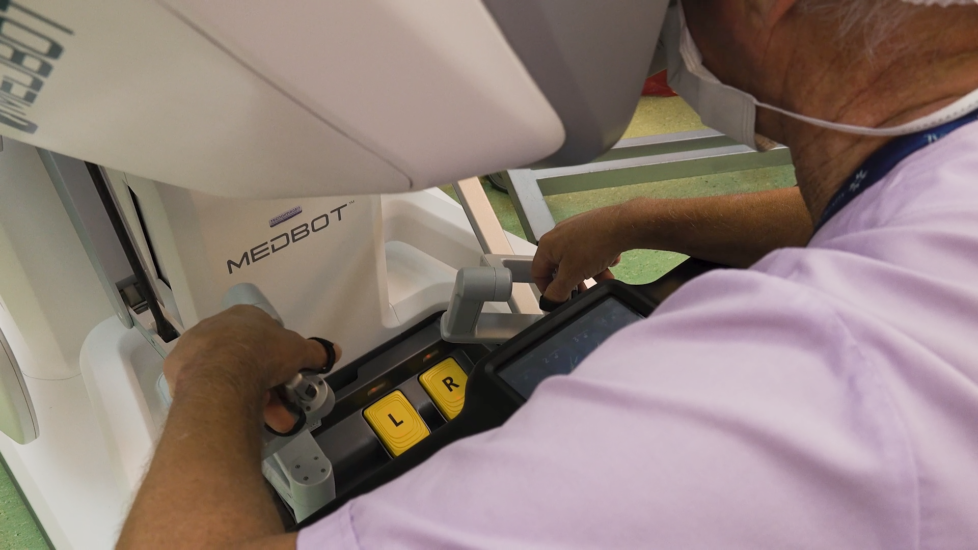 Modernización de la medicina quirúrgica y cirugías más precisas: sumamos un robot de última generación Modernización de la medicina quirúrgica y cirugías más precisas: sumamos un robot de última generación
