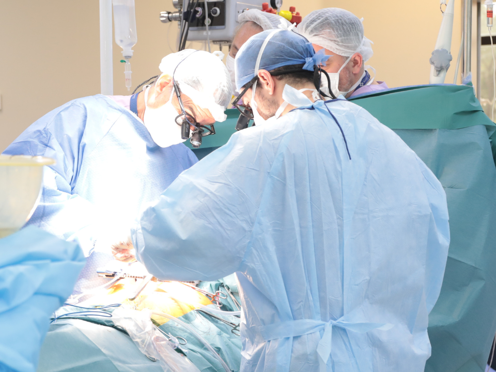 Detener el corazón para repararlo: la máquina que hace posibles las cirugías cardíacas más complejas