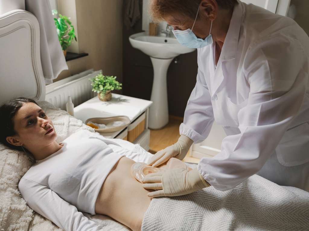 Con una ostomía: una vida plena es posible Con una ostomía: una vida plena es posible